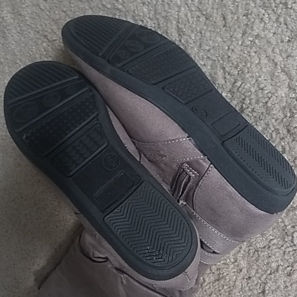 NWT Taupe Gray Suede Knee-High Devan Boots Sz 6 - Picture 4 of 5